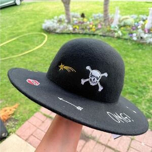 August Hats Black Embroidered Hat wool